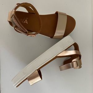 Girls sandals